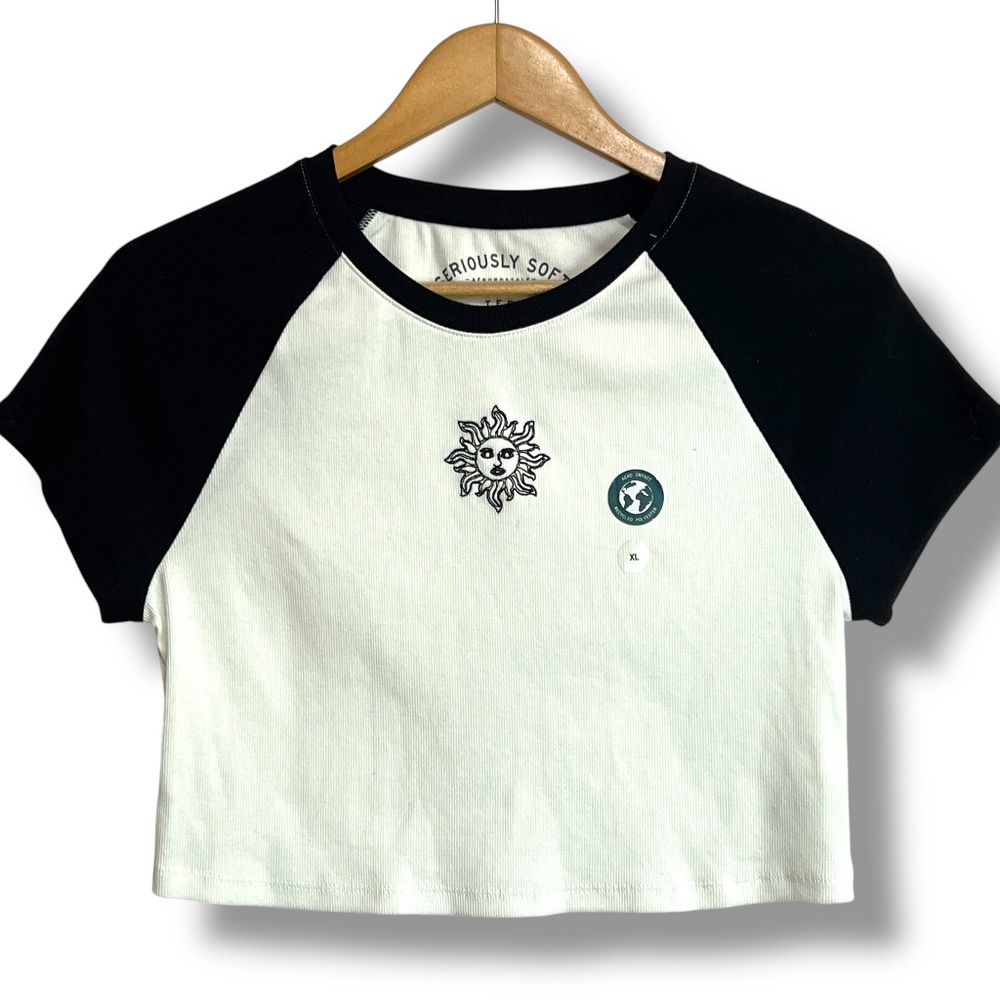 NWOT Aeropostale Sun Cropped Raglan‎ Baby Tee Sz XL Embroidered Black White